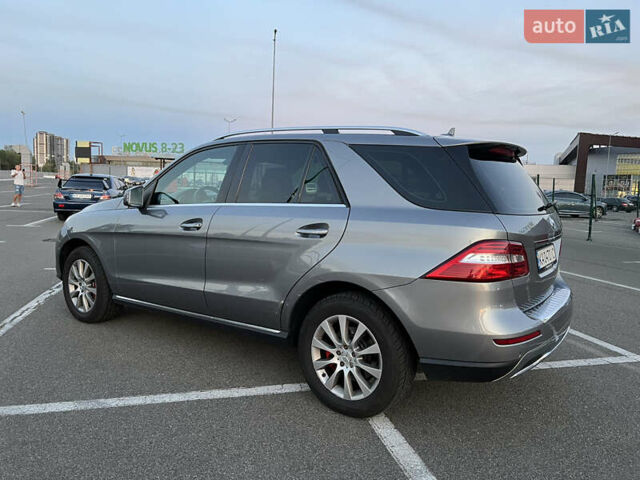 Серый Мерседес М-Класс, объемом двигателя 2.2 л и пробегом 277 тыс. км за 20000 $, фото 3 на Automoto.ua