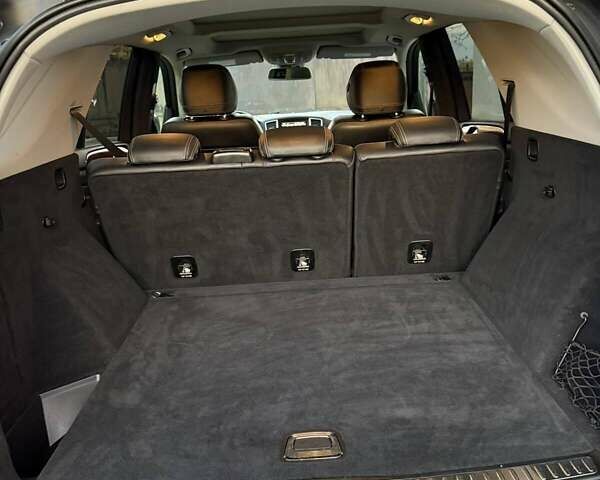 Серый Мерседес М-Класс, объемом двигателя 2.99 л и пробегом 224 тыс. км за 25000 $, фото 9 на Automoto.ua