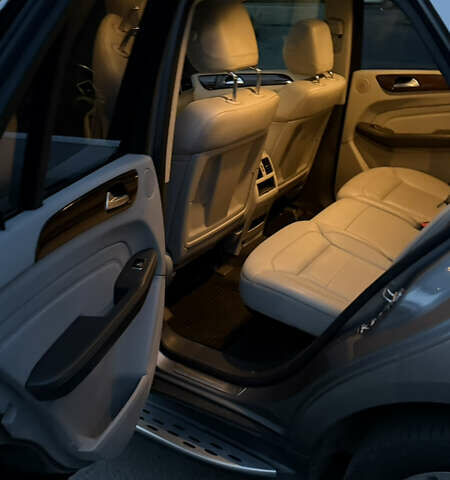 Серый Мерседес М-Класс, объемом двигателя 2.99 л и пробегом 341 тыс. км за 18300 $, фото 29 на Automoto.ua