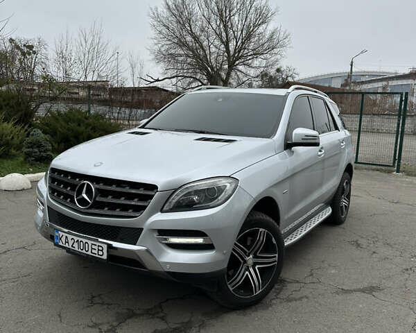 Сірий Мерседес М-Клас, об'ємом двигуна 3.5 л та пробігом 210 тис. км за 20500 $, фото 2 на Automoto.ua