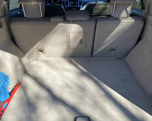 Сірий Мерседес М-Клас, об'ємом двигуна 2.99 л та пробігом 375 тис. км за 20000 $, фото 24 на Automoto.ua