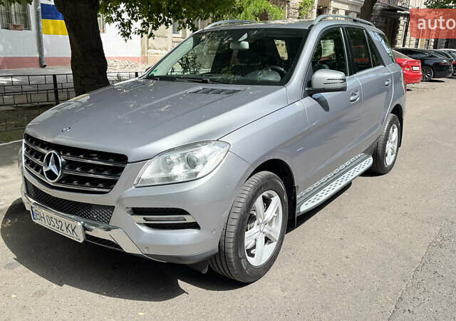 Сірий Мерседес М-Клас, об'ємом двигуна 2.99 л та пробігом 176 тис. км за 20500 $, фото 1 на Automoto.ua