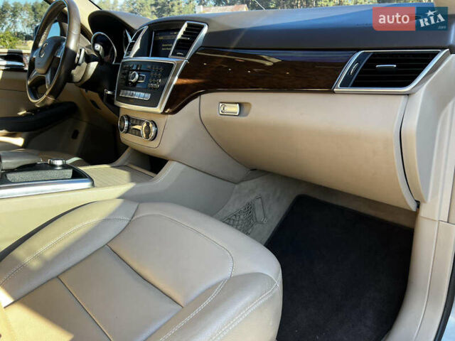 Сірий Мерседес М-Клас, об'ємом двигуна 2.99 л та пробігом 259 тис. км за 21300 $, фото 32 на Automoto.ua