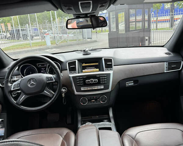 Серый Мерседес М-Класс, объемом двигателя 2.99 л и пробегом 360 тыс. км за 24999 $, фото 7 на Automoto.ua