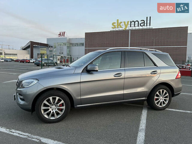 Серый Мерседес М-Класс, объемом двигателя 2.2 л и пробегом 277 тыс. км за 20000 $, фото 2 на Automoto.ua