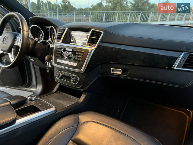 Серый Мерседес М-Класс, объемом двигателя 2.2 л и пробегом 277 тыс. км за 20000 $, фото 17 на Automoto.ua