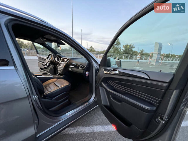 Серый Мерседес М-Класс, объемом двигателя 2.2 л и пробегом 277 тыс. км за 20000 $, фото 14 на Automoto.ua