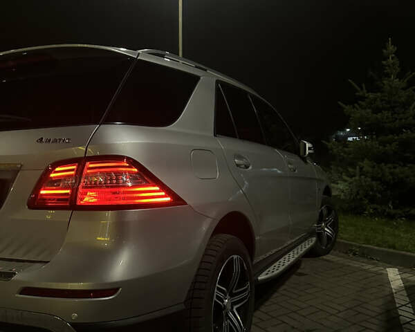 Сірий Мерседес М-Клас, об'ємом двигуна 3.5 л та пробігом 210 тис. км за 20500 $, фото 14 на Automoto.ua