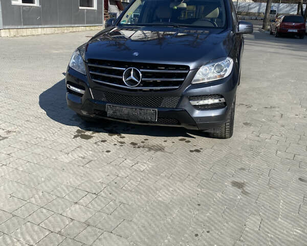 Сірий Мерседес М-Клас, об'ємом двигуна 2.99 л та пробігом 256 тис. км за 19000 $, фото 4 на Automoto.ua