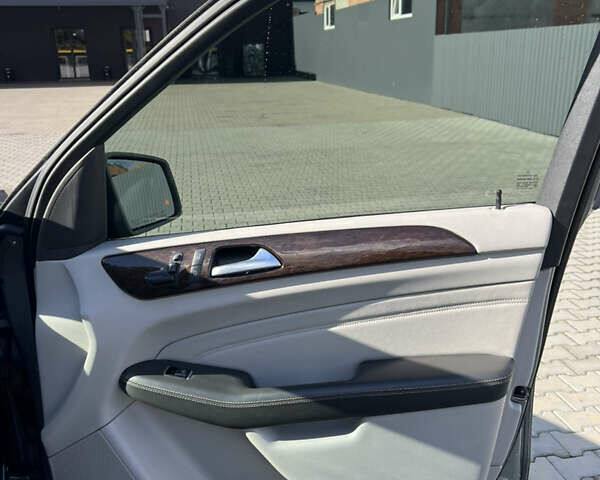 Серый Мерседес М-Класс, объемом двигателя 2.99 л и пробегом 332 тыс. км за 16800 $, фото 22 на Automoto.ua