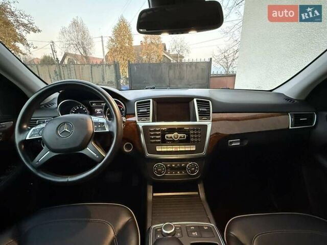 Серый Мерседес М-Класс, объемом двигателя 2.99 л и пробегом 224 тыс. км за 25000 $, фото 13 на Automoto.ua