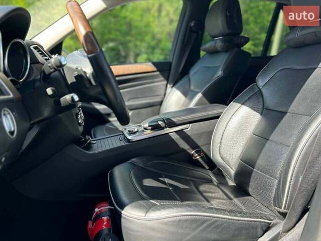 Серый Мерседес М-Класс, объемом двигателя 2.99 л и пробегом 220 тыс. км за 25000 $, фото 9 на Automoto.ua