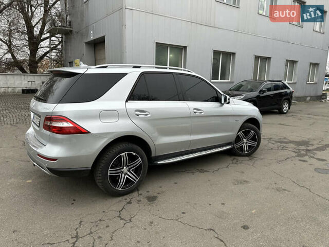 Сірий Мерседес М-Клас, об'ємом двигуна 3.5 л та пробігом 210 тис. км за 20500 $, фото 7 на Automoto.ua