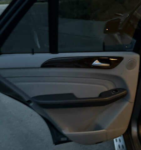 Серый Мерседес М-Класс, объемом двигателя 2.99 л и пробегом 341 тыс. км за 18300 $, фото 32 на Automoto.ua