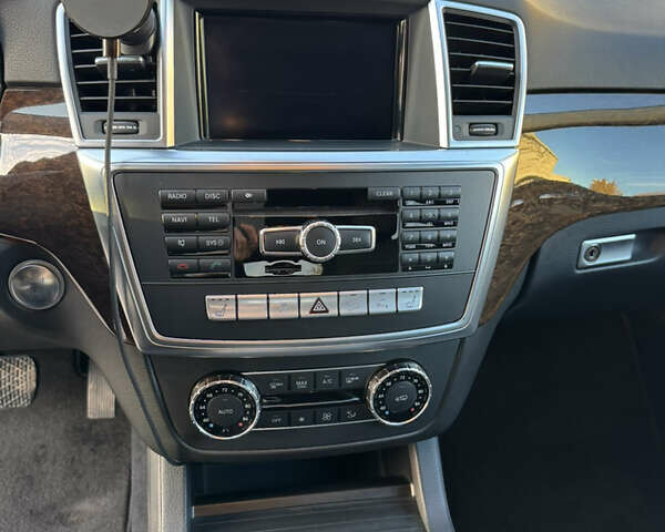 Серый Мерседес М-Класс, объемом двигателя 2.99 л и пробегом 110 тыс. км за 28000 $, фото 15 на Automoto.ua