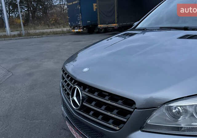 Серый Мерседес М-Класс, объемом двигателя 2.99 л и пробегом 341 тыс. км за 18300 $, фото 11 на Automoto.ua
