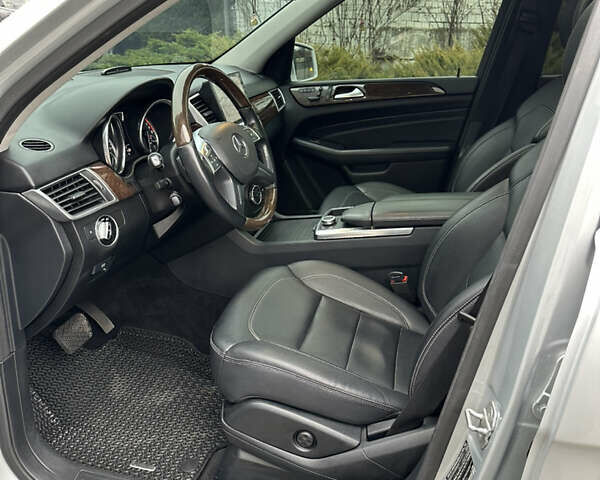 Сірий Мерседес М-Клас, об'ємом двигуна 3.5 л та пробігом 210 тис. км за 20500 $, фото 19 на Automoto.ua