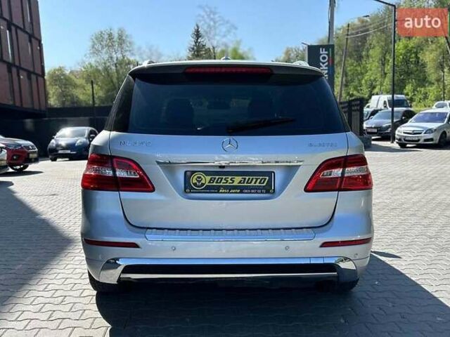 Серый Мерседес М-Класс, объемом двигателя 2.99 л и пробегом 220 тыс. км за 25000 $, фото 4 на Automoto.ua