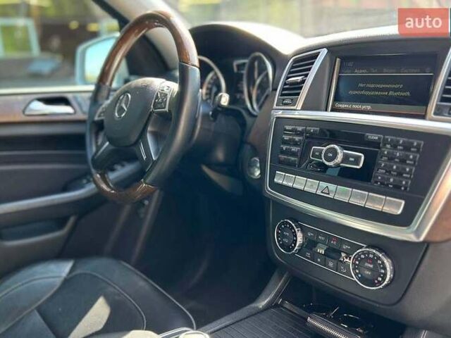 Серый Мерседес М-Класс, объемом двигателя 2.99 л и пробегом 220 тыс. км за 25000 $, фото 14 на Automoto.ua