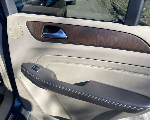 Сірий Мерседес М-Клас, об'ємом двигуна 2.99 л та пробігом 375 тис. км за 20000 $, фото 19 на Automoto.ua