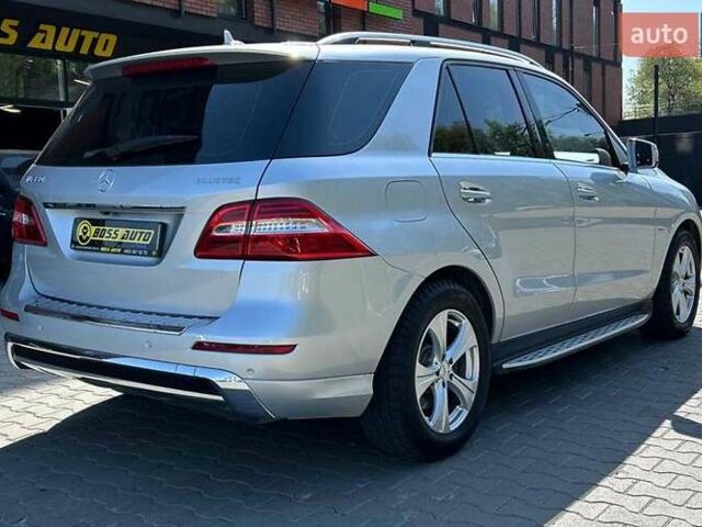 Серый Мерседес М-Класс, объемом двигателя 2.99 л и пробегом 220 тыс. км за 25000 $, фото 5 на Automoto.ua