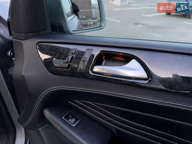 Серый Мерседес М-Класс, объемом двигателя 2.2 л и пробегом 277 тыс. км за 20000 $, фото 16 на Automoto.ua