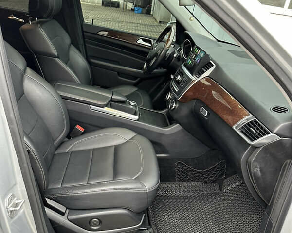 Сірий Мерседес М-Клас, об'ємом двигуна 3.5 л та пробігом 210 тис. км за 20500 $, фото 35 на Automoto.ua