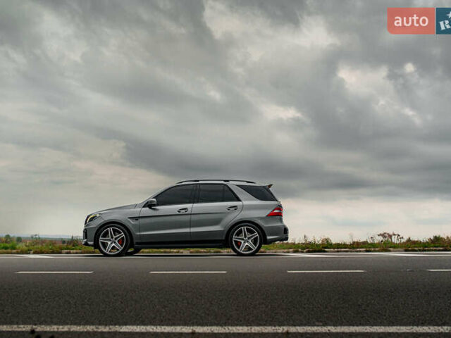 Сірий Мерседес М-Клас, об'ємом двигуна 5.46 л та пробігом 203 тис. км за 55000 $, фото 24 на Automoto.ua