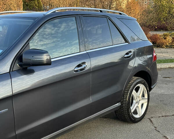 Серый Мерседес М-Класс, объемом двигателя 2.99 л и пробегом 110 тыс. км за 28000 $, фото 3 на Automoto.ua