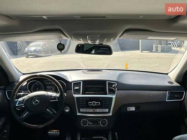 Серый Мерседес М-Класс, объемом двигателя 2.99 л и пробегом 220 тыс. км за 25000 $, фото 13 на Automoto.ua