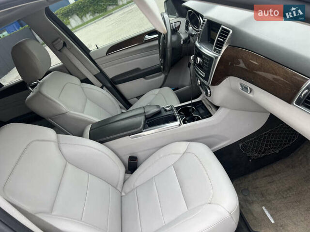 Серый Мерседес М-Класс, объемом двигателя 2.99 л и пробегом 332 тыс. км за 16800 $, фото 1 на Automoto.ua