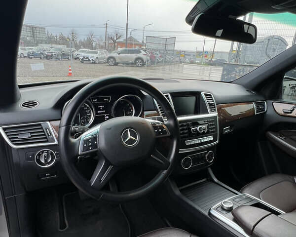 Серый Мерседес М-Класс, объемом двигателя 2.99 л и пробегом 335 тыс. км за 18900 $, фото 22 на Automoto.ua