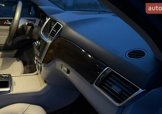 Серый Мерседес М-Класс, объемом двигателя 2.99 л и пробегом 341 тыс. км за 18300 $, фото 40 на Automoto.ua