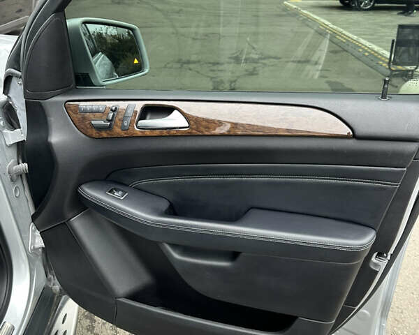 Сірий Мерседес М-Клас, об'ємом двигуна 3.5 л та пробігом 210 тис. км за 20500 $, фото 34 на Automoto.ua