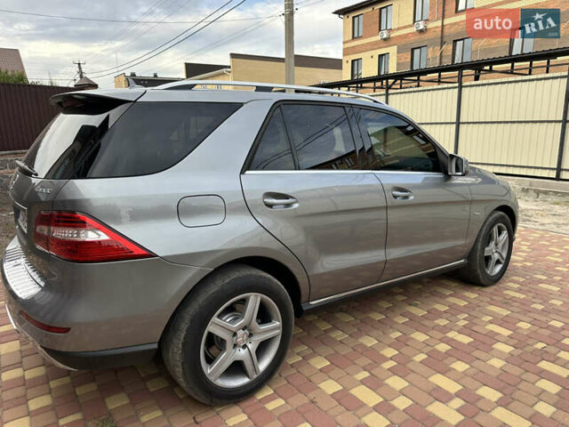 Сірий Мерседес М-Клас, об'ємом двигуна 0 л та пробігом 245 тис. км за 20700 $, фото 2 на Automoto.ua