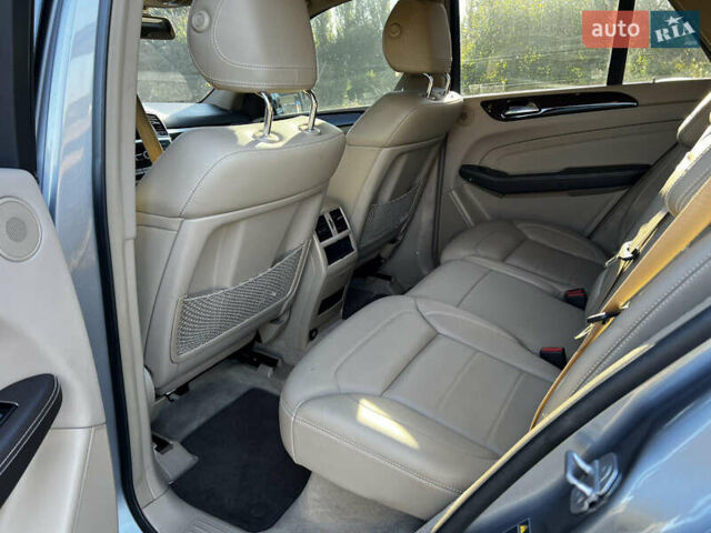 Сірий Мерседес М-Клас, об'ємом двигуна 2.99 л та пробігом 259 тис. км за 21300 $, фото 21 на Automoto.ua