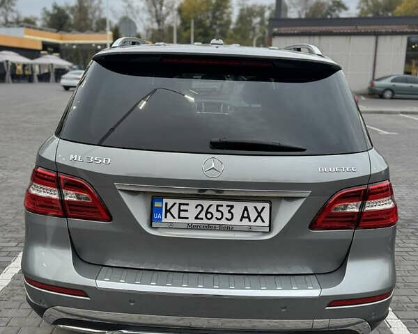 Мерседес М-Класс 2012 в Днепре (Днепропетровске) на Automoto.ua Серый Мерседес М-Класс, объемом двигателя 3 л и пробегом 235 тыс. км за 21500 $, фото 16 на Automoto.ua