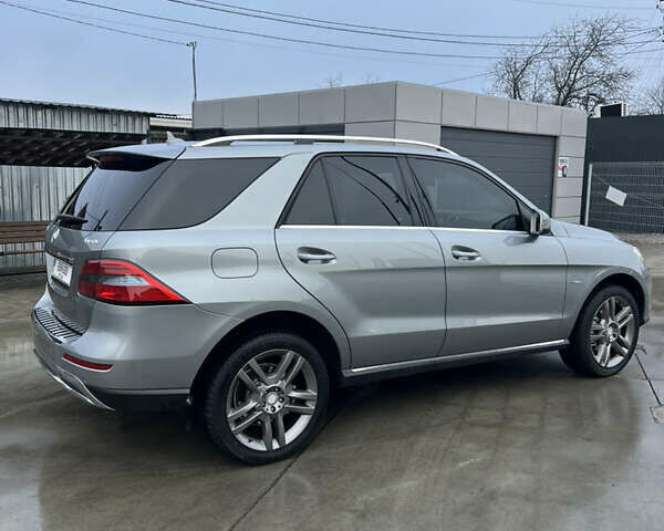 Серый Мерседес М-Класс, объемом двигателя 2.99 л и пробегом 335 тыс. км за 18900 $, фото 10 на Automoto.ua