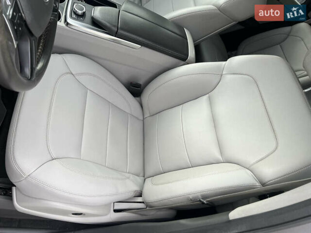 Серый Мерседес М-Класс, объемом двигателя 2.99 л и пробегом 332 тыс. км за 16800 $, фото 5 на Automoto.ua