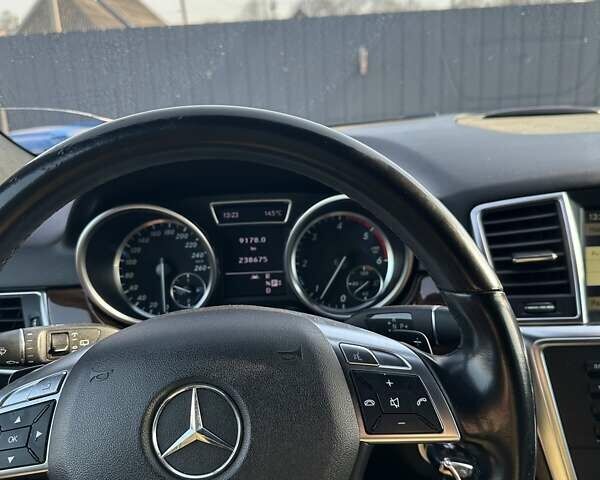 Серый Мерседес М-Класс, объемом двигателя 2.99 л и пробегом 238 тыс. км за 20500 $, фото 9 на Automoto.ua