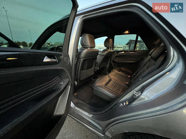 Серый Мерседес М-Класс, объемом двигателя 2.2 л и пробегом 277 тыс. км за 20000 $, фото 18 на Automoto.ua