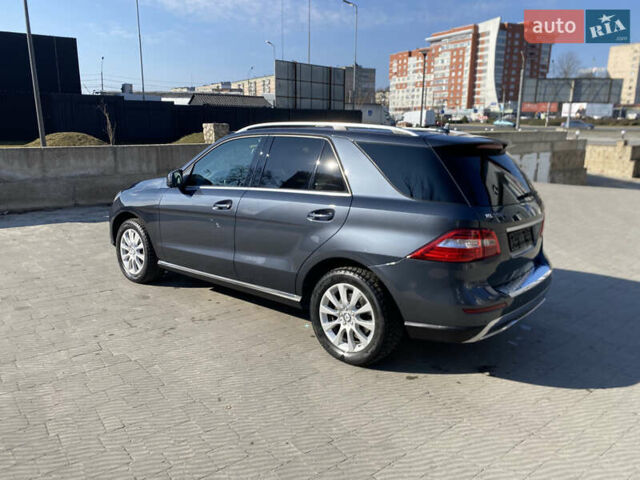 Сірий Мерседес М-Клас, об'ємом двигуна 2.99 л та пробігом 375 тис. км за 20000 $, фото 4 на Automoto.ua