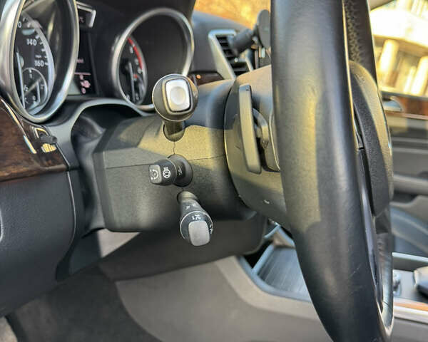 Серый Мерседес М-Класс, объемом двигателя 2.99 л и пробегом 110 тыс. км за 28000 $, фото 14 на Automoto.ua