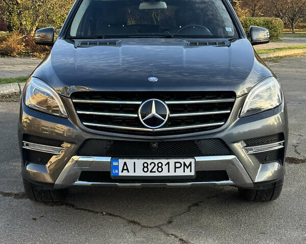 Серый Мерседес М-Класс, объемом двигателя 2.99 л и пробегом 110 тыс. км за 28000 $, фото 1 на Automoto.ua