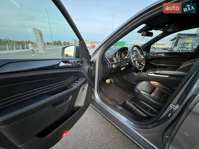 Серый Мерседес М-Класс, объемом двигателя 2.2 л и пробегом 277 тыс. км за 20000 $, фото 12 на Automoto.ua