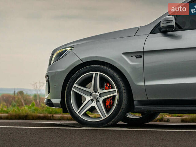 Сірий Мерседес М-Клас, об'ємом двигуна 5.46 л та пробігом 203 тис. км за 55000 $, фото 22 на Automoto.ua