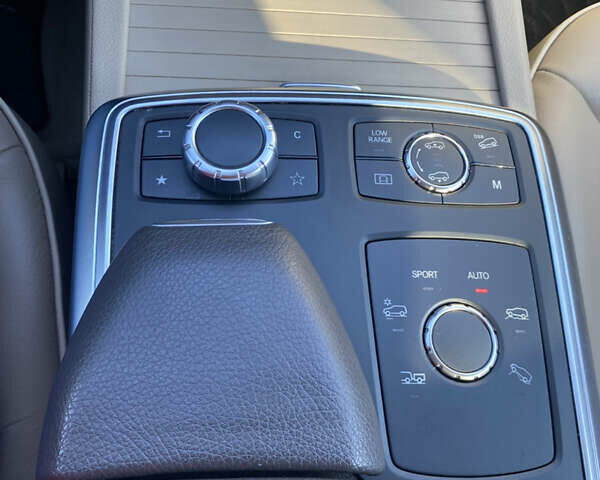 Сірий Мерседес М-Клас, об'ємом двигуна 2.99 л та пробігом 375 тис. км за 20000 $, фото 14 на Automoto.ua