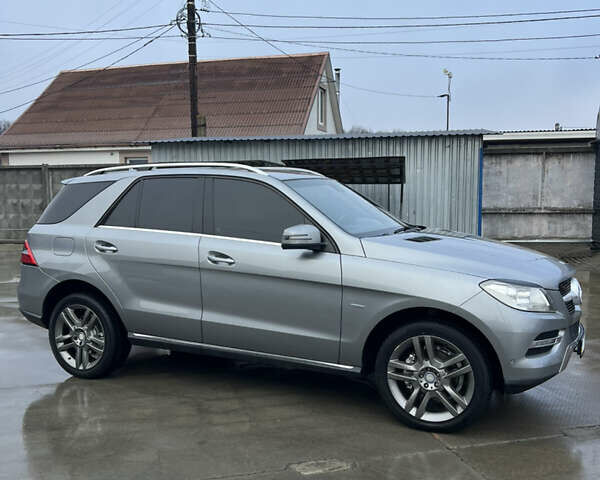 Серый Мерседес М-Класс, объемом двигателя 2.99 л и пробегом 335 тыс. км за 18900 $, фото 7 на Automoto.ua