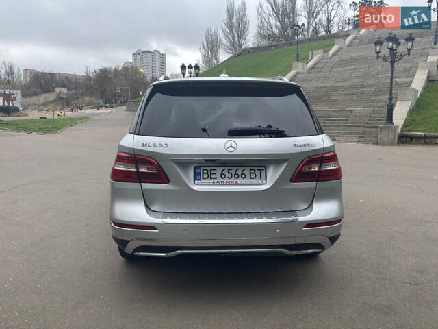 Сірий Мерседес М-Клас, об'ємом двигуна 2.14 л та пробігом 295 тис. км за 20700 $, фото 3 на Automoto.ua