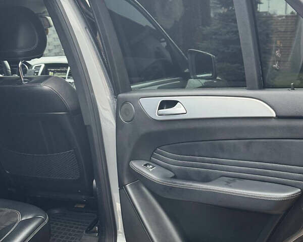 Серый Мерседес М-Класс, объемом двигателя 2.99 л и пробегом 364 тыс. км за 19999 $, фото 26 на Automoto.ua